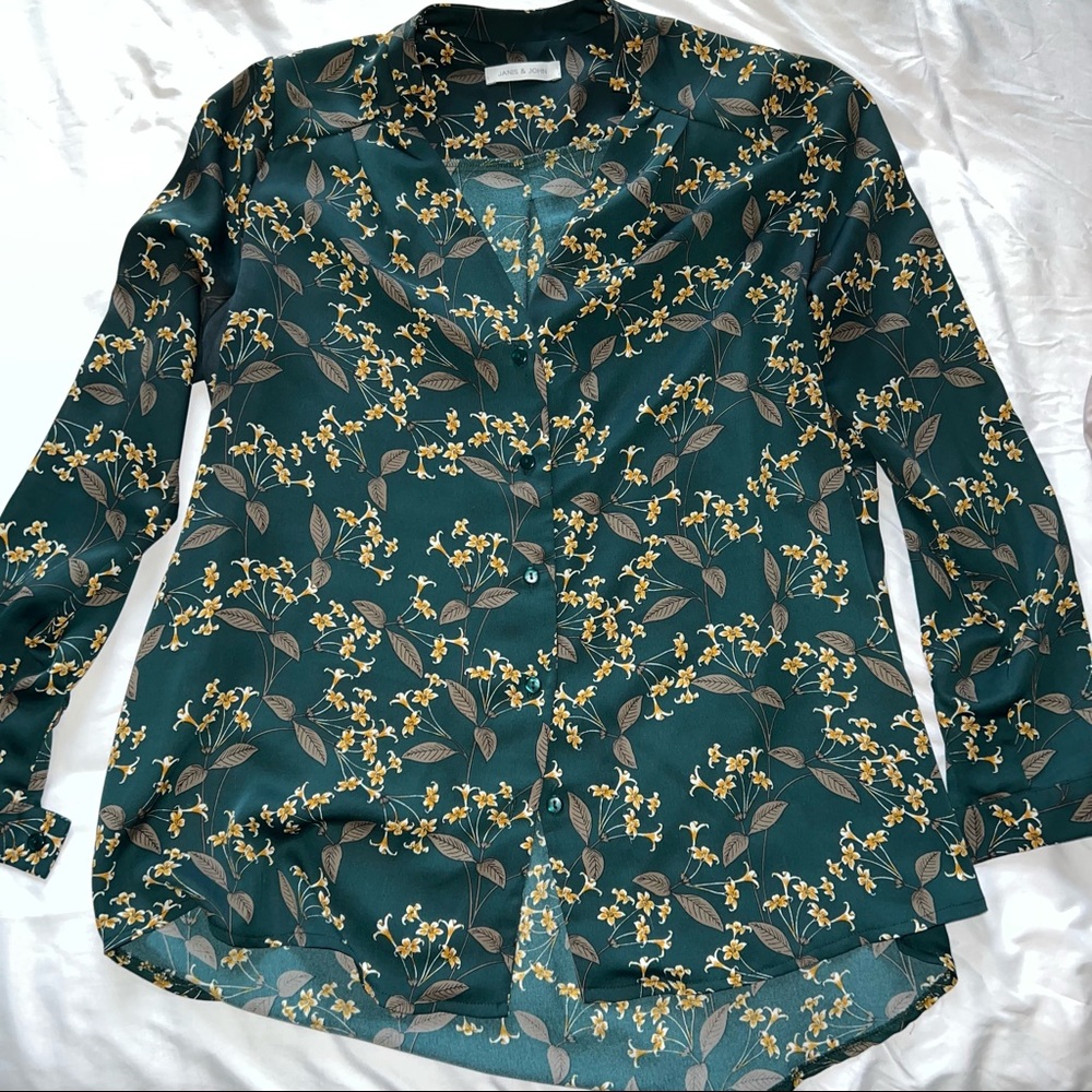 Janis & John Green Floral Button down shirt